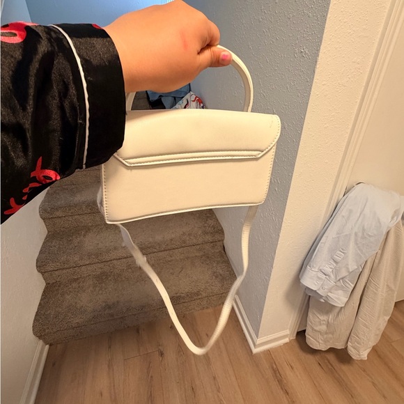 Jacquemus White Mini Handle Bag - Chic Women’s Shoulder Purse - Picture 4 of 4